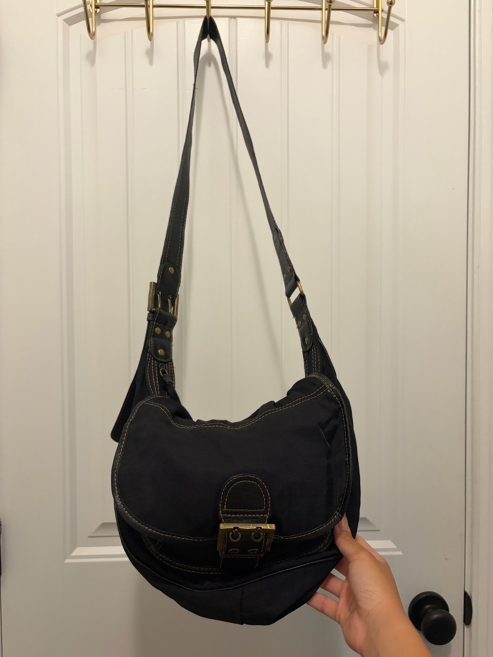 Classic Black Women's Shoulder Bag - Timeless Everyday Style